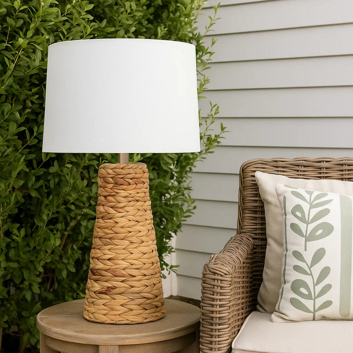 Table Lamp with Drum Shade and Seagrass Base, White and Brown  - BM241168