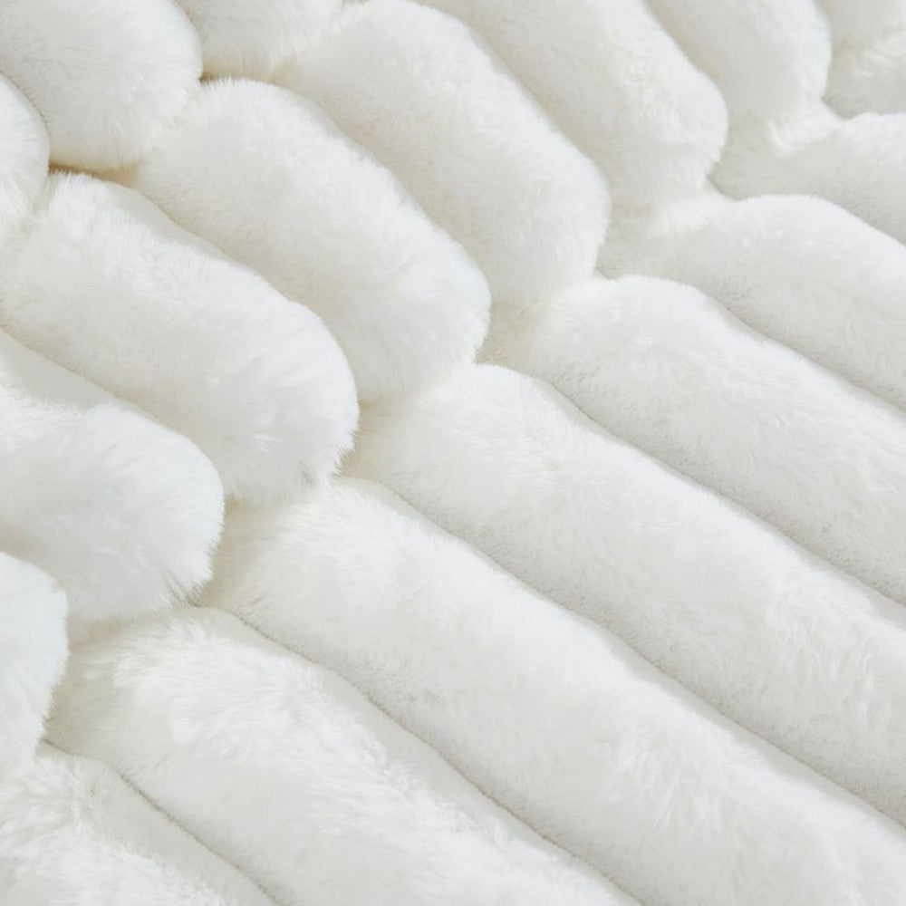 Sieno 4pc Queen Comforter Set, White Faux Fur and Micro Mink Backing -BM326667