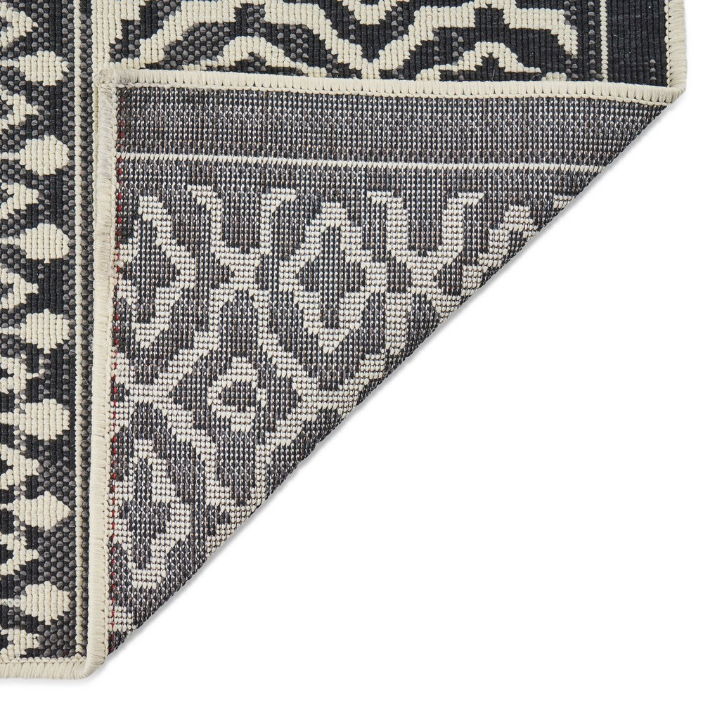 5 x 7 Outdoor Small Area Rug, Modern Black, Ivory Geometric Pattern -BM335153