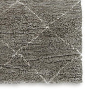 Wreno 8x10 Large Shag Area Rug with Cream Geometric Pattern, Gray PET