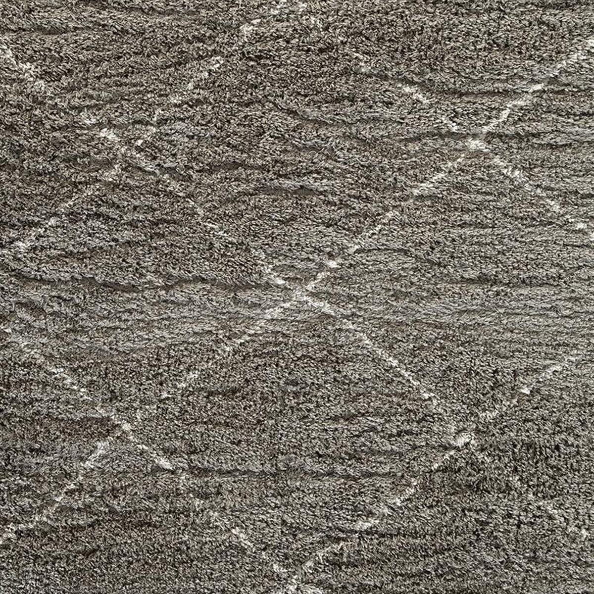 Wreno 8x10 Large Shag Area Rug with Cream Geometric Pattern, Gray PET