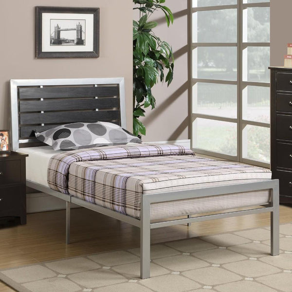 BM168476 Wooden Full Bed With Black Wood Panel Headboard, Silver
